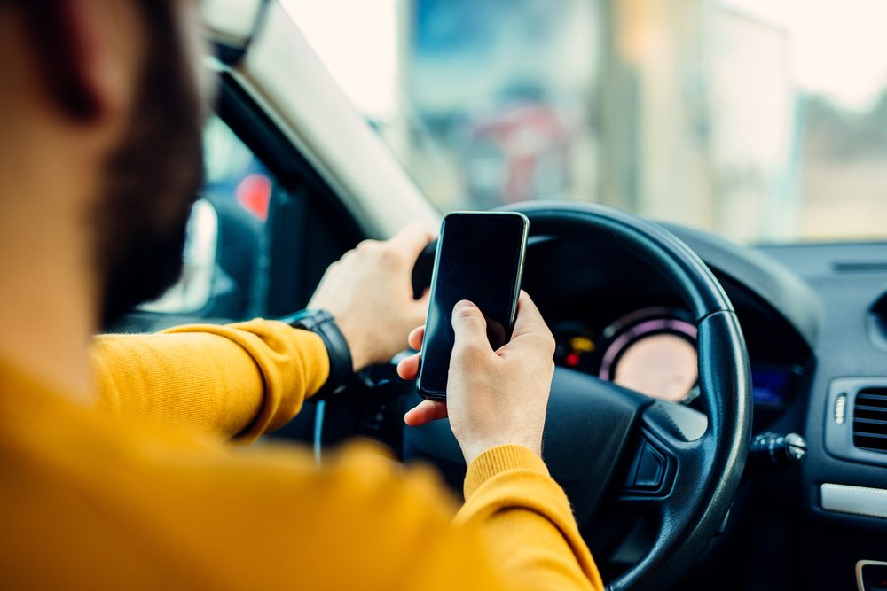 Leia mais sobre o artigo Celular ao volante pode retirar direito à indenização em caso de sinistro